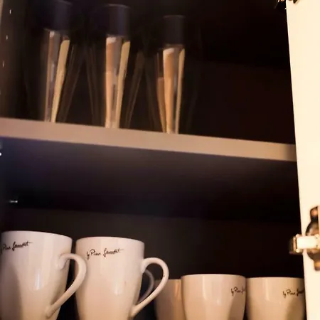 Ah Corner House Apartament *
