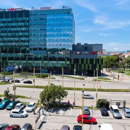 Ah Corner House Daire *