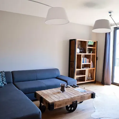 Apartment Ah Corner House *